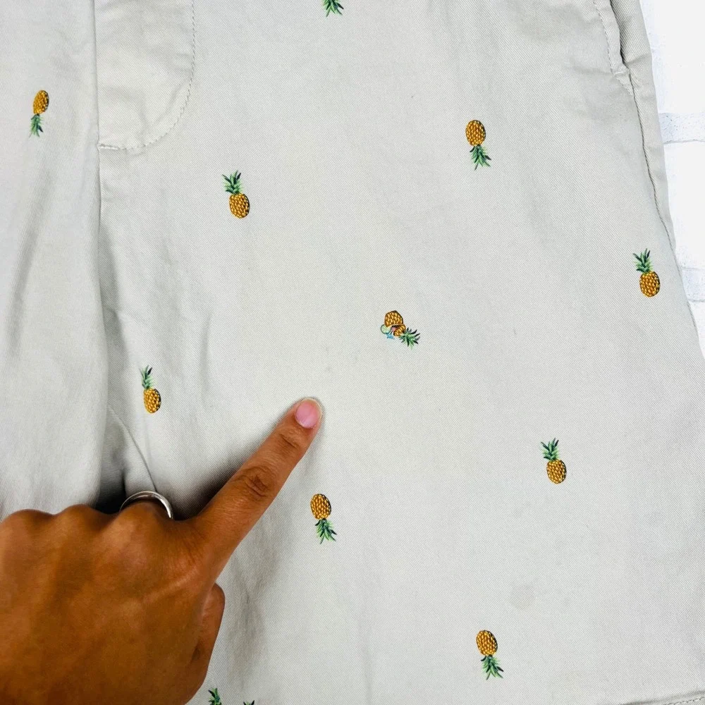 Old Navy‎ Mens Ultimate Slim Built-in Flex Pineapple Print Shorts, Size 30